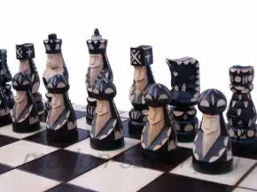 Pièces d'échecs sculptées à la main