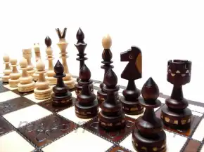 Jeu d'échecs artistique en bois