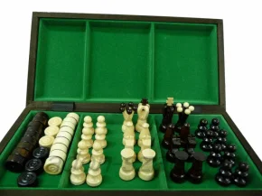 Ensemble d'échecs, de dames et d'autres jeux